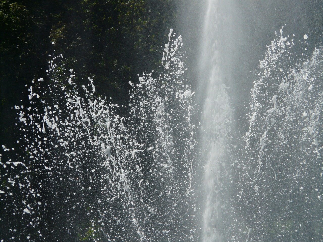 Fountain, water, water feature — Maximize Your Crypto Efficiency with Raydium Today